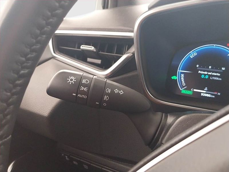 Toyota Corolla (2024) 1.8 Hybrid - fotka 20 z 22