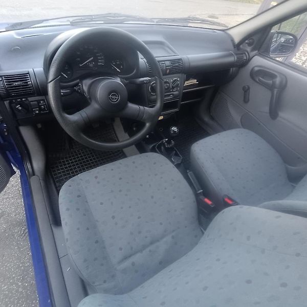 Opel Corsa 1.0-12V/40kW - fotka 8 z 20