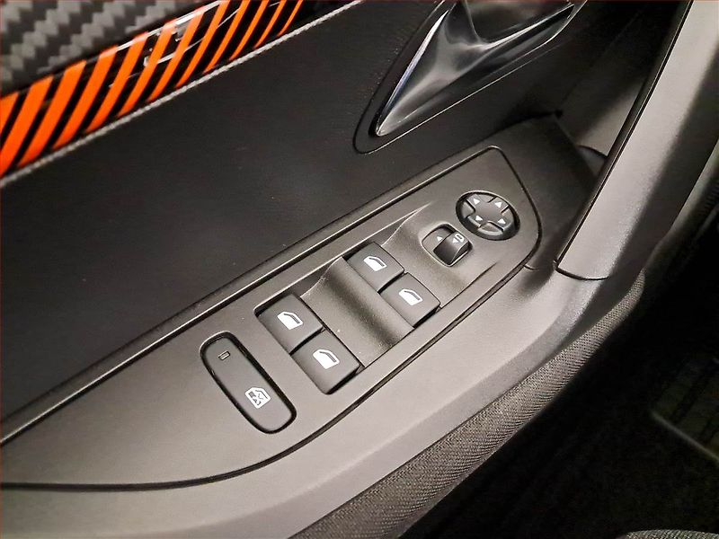 Peugeot 2008 (2021) 1.2 PureTech, ČR,1.maj - fotka 16 z 19