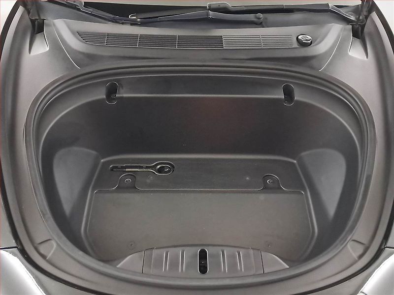 Tesla Model 3 (2020) Std Range Plus 52kWh, SoH 83% - fotka 21 z 22