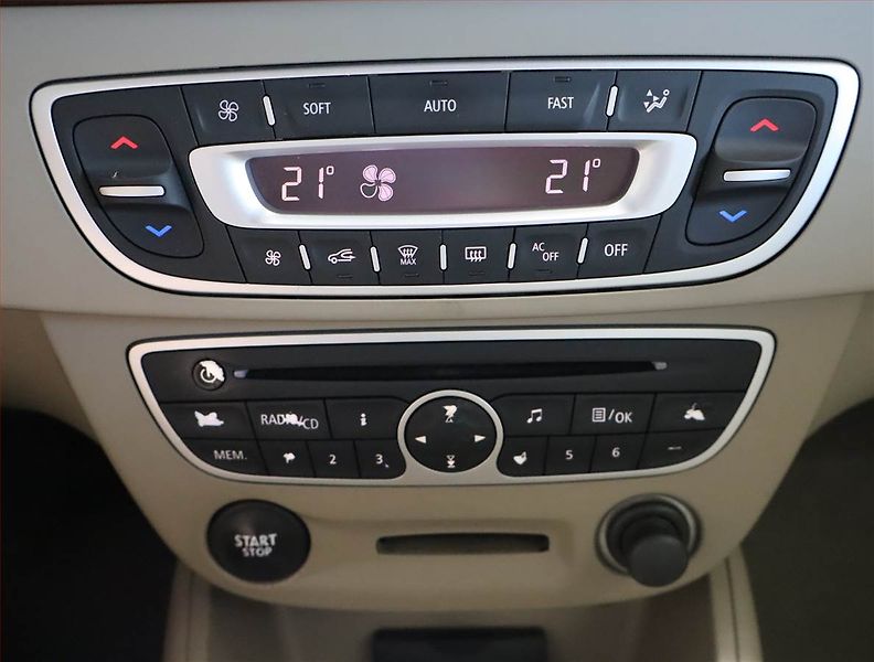 Renault Fluence (2010) 1.6 16V, Tažné - fotka 13 z 18