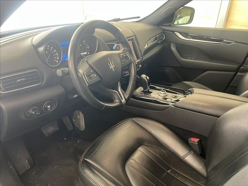 Maserati Levante 3,0 D,Tažné,2x sada Kol - fotka 11 z 21