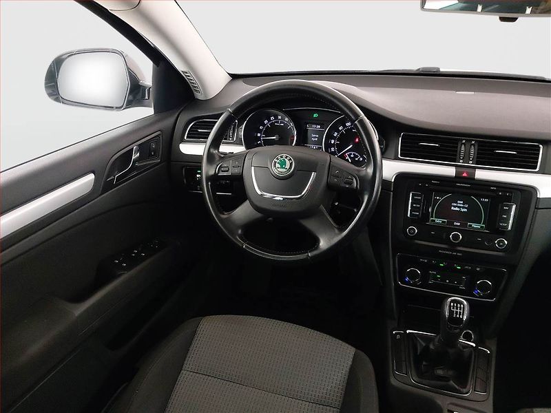 Škoda Superb (2013) Ambition Plus 2.0 TDI - fotka 7 z 20
