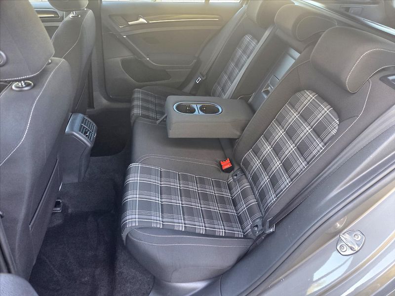 Volkswagen Golf 2,0 TDi 135kW DSG GTD ČR 2.maj - fotka 10 z 20