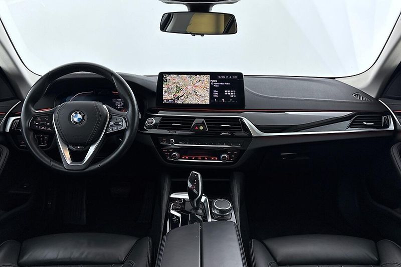 BMW Řada 5 540d xDrive - fotka 7 z 17