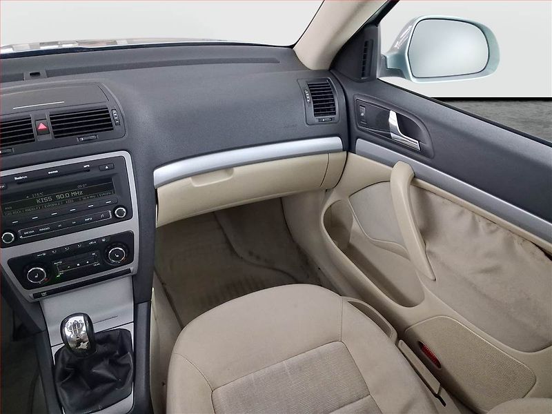 Škoda Octavia (2009) 1.9 TDI, nová STK, pěkný stav - fotka 8 z 16