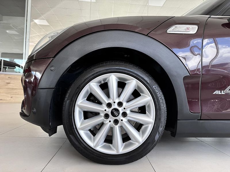 Mini Clubman S ALL4*141kW*LED*Navi*KeyLess - fotka 32 z 33