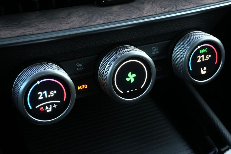 Škoda Superb 2.0 TSI, L&K, ČR, 4x4, Záruka - fotka 20 z 43