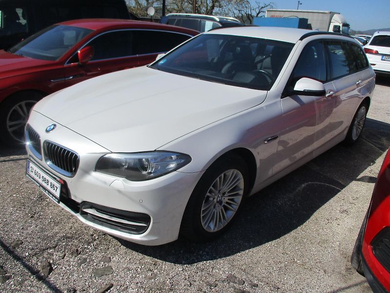 BMW Řada 5 (2015) 520 xDrive combi - fotka 1 z 11