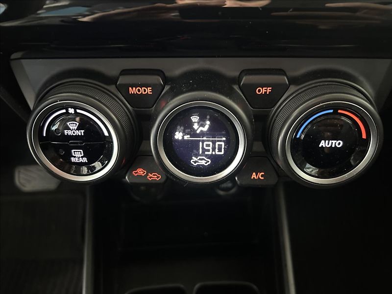 Suzuki Swift 1,2   HYBRID,AUTOMAT,1.MAJ,ČR - fotka 19 z 26