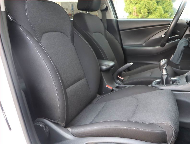 Hyundai i30 (2022) Family 1.5 T-GDI MHEV - fotka 9 z 16