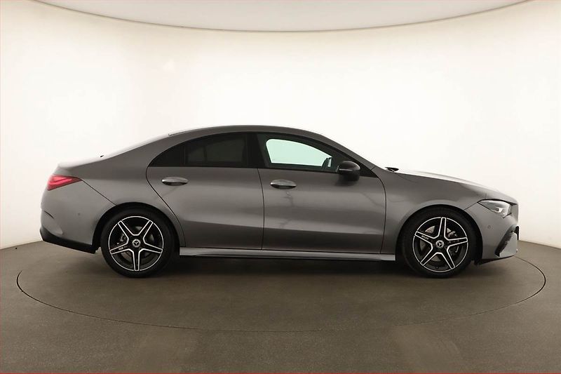 Mercedes-Benz CLA (2024) 200 d - fotka 6 z 21