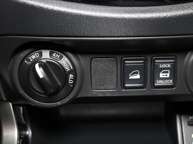 Nissan Navara 2,3 dCi 140kW AT Tekna 1.maj. - fotka 19 z 27