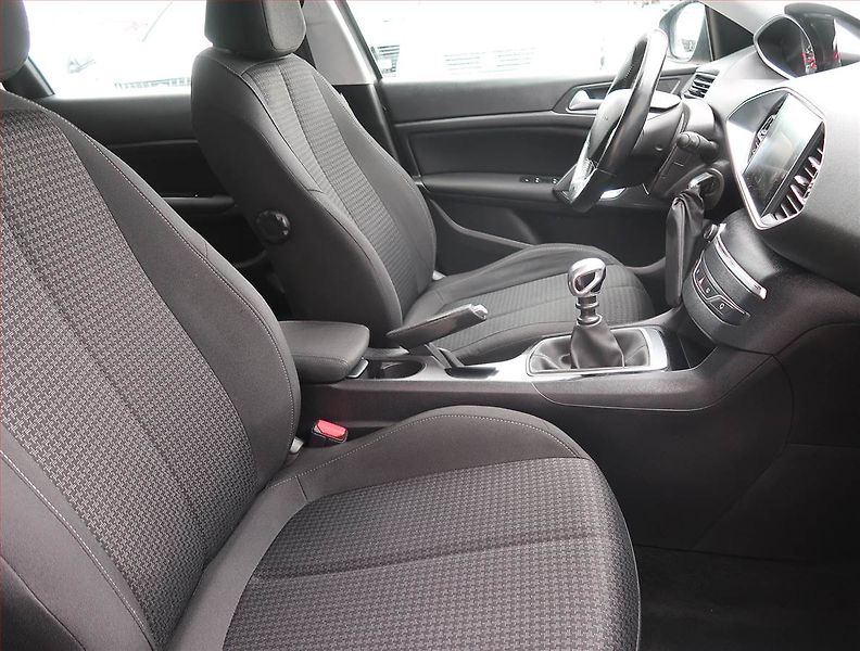 Peugeot 308 (2019) 1.2 PureTech, Serv.kniha - fotka 9 z 13