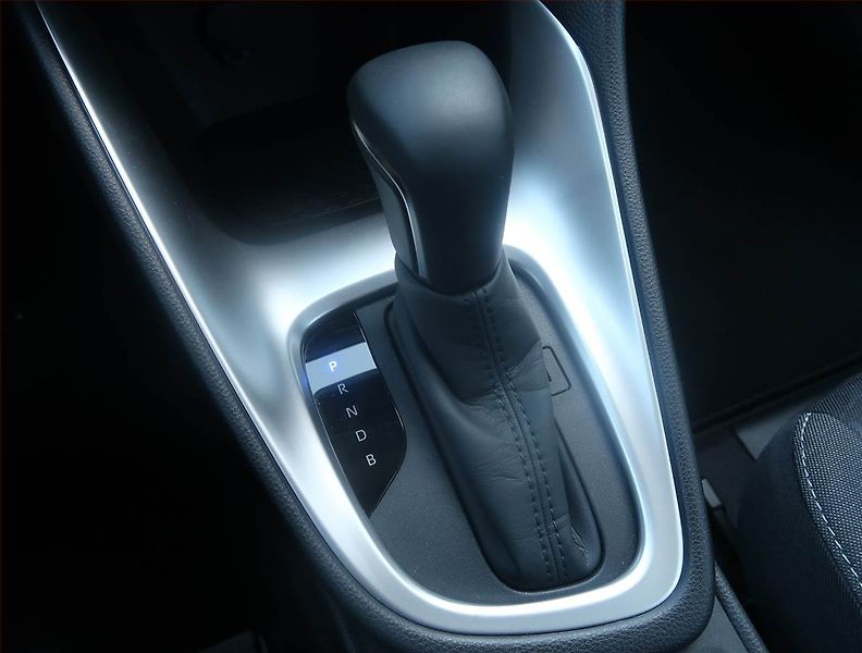 Toyota Yaris (2022) 1.5 VVT-i Hybrid - fotka 13 z 15