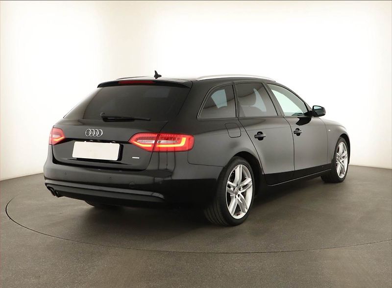 Audi A4 (2014) S-Line 2.0 TDI, 4X4, Automat - fotka 5 z 21