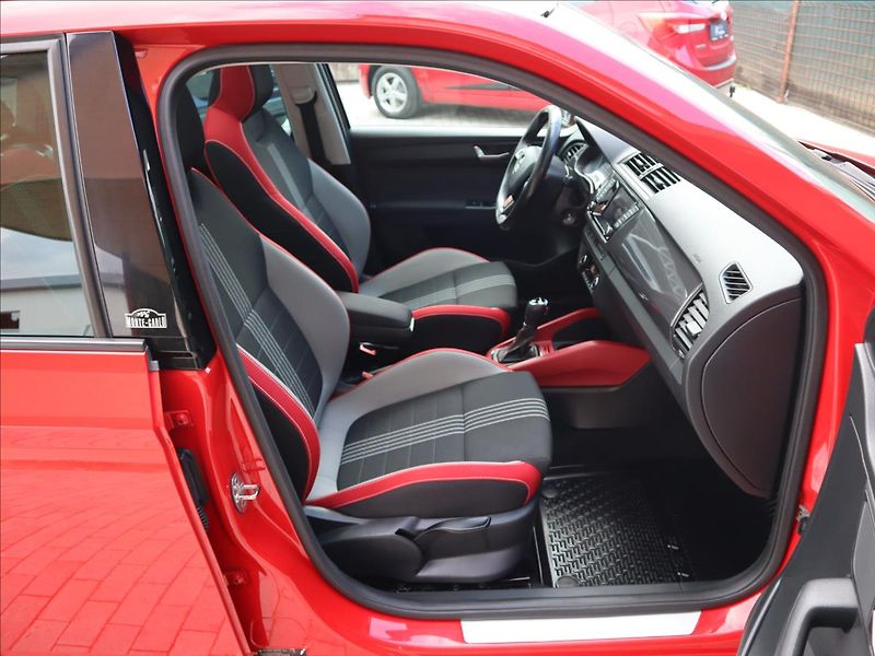 Škoda Fabia 1,2 TSI 81kW Monte Carlo DSG - fotka 33 z 37