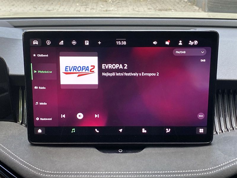 Škoda Superb (2025) Combi 2.0 TDI 4x4 DSG Sportlin - fotka 14 z 38