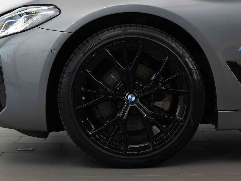 BMW Řada 5 520d xDrive - fotka 6 z 20