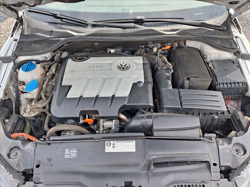 Volkswagen Scirocco 1,9 2.0 TDi, kůže - fotka 12 z 13