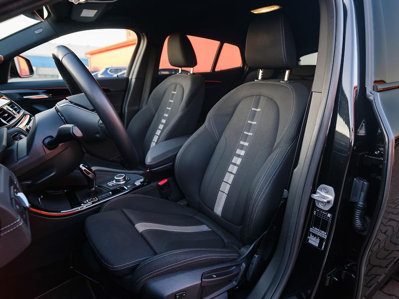 BMW X2 sDrive18i Advantage,ShadowLine - fotka 27 z 31