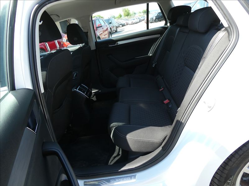Škoda Superb 2,0 TDi 140kW DSG 4x4,STYLE,ČR - fotka 24 z 49