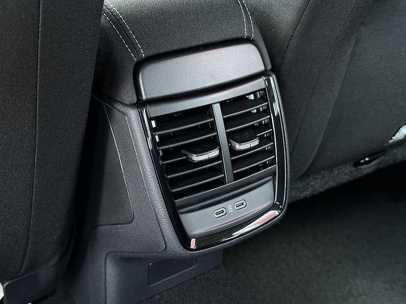 Škoda Kamiq 1.0TSi 116PS 2Z.KLIMA Tempomat - fotka 31 z 35