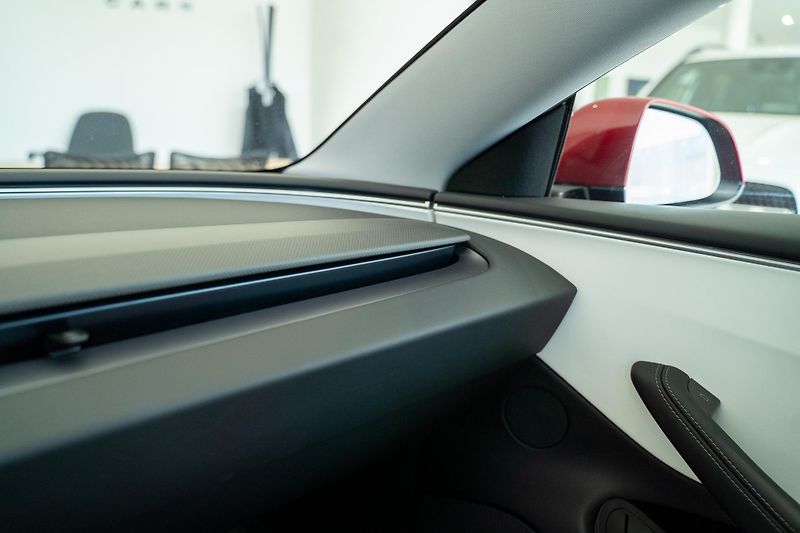 Tesla Model 3 (2024) PERFORMANCE HIGHLAND — DUAL  - fotka 18 z 24