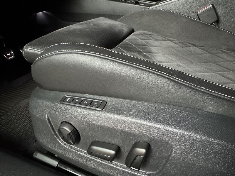 Škoda Superb 2,0 TDi  Sportline LED Virtual - fotka 22 z 48