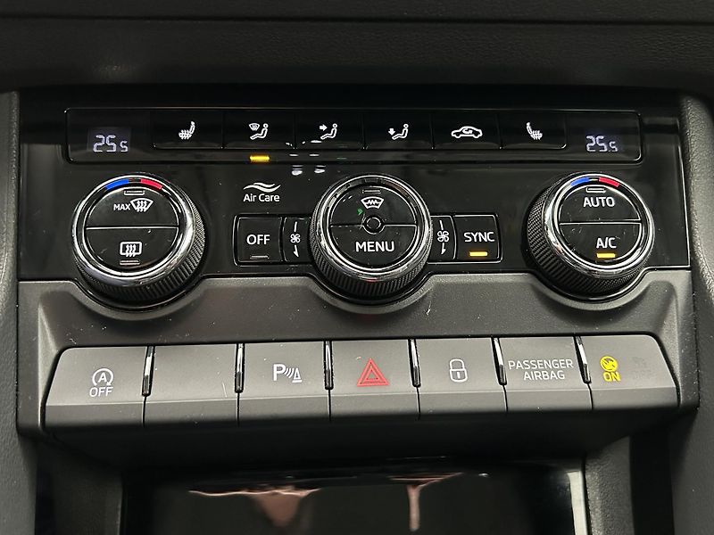 Škoda Karoq 1.5 TSI Top selection - fotka 16 z 28