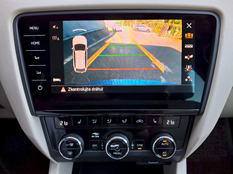 Škoda Octavia (2019) Combi Style Plus DSG 2,0TSi 14 - fotka 19 z 34