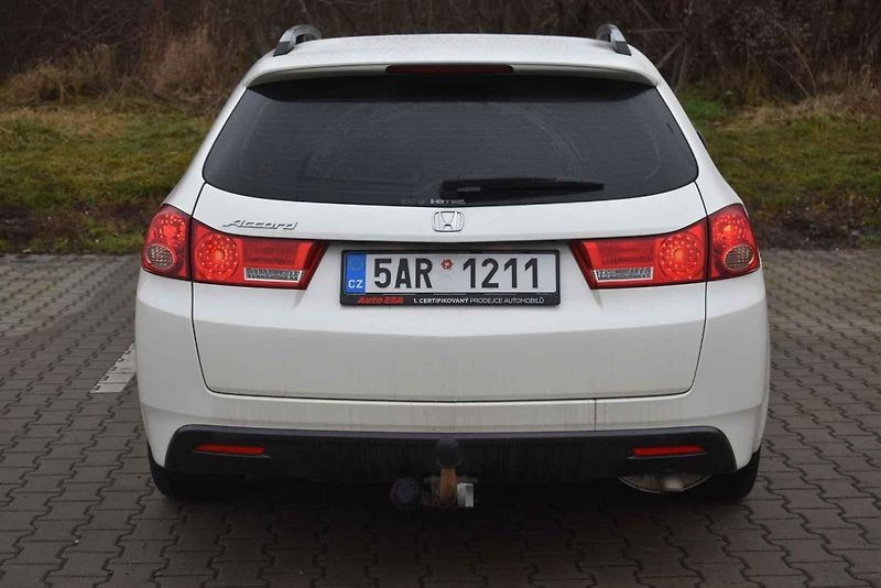Tentokrát jsem otestoval dvanáctiletý kombík Honda Accord