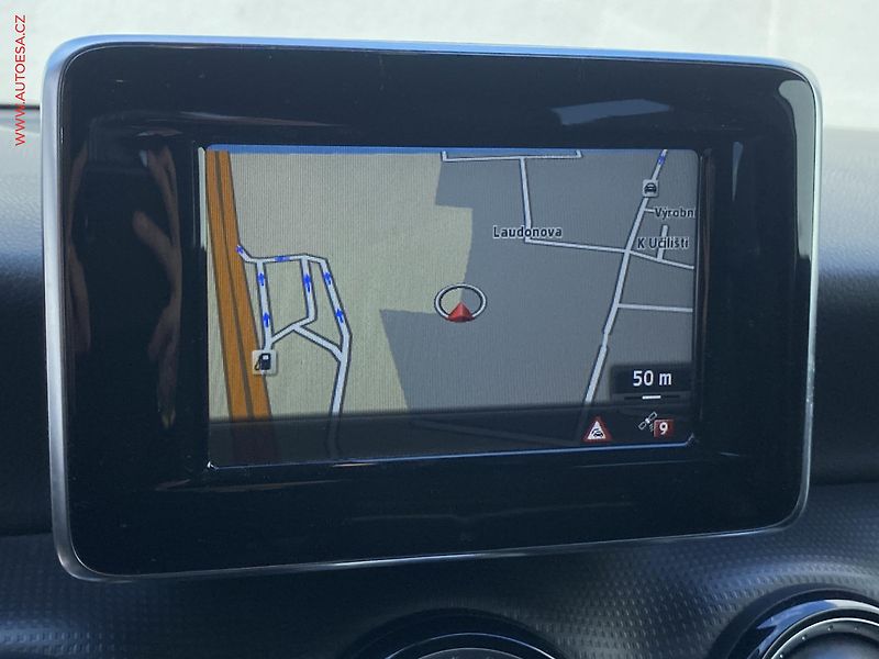 Mercedes-Benz Třídy A (2012) 1.6i A180, Sport, bixen, navi - fotka 17 z 19