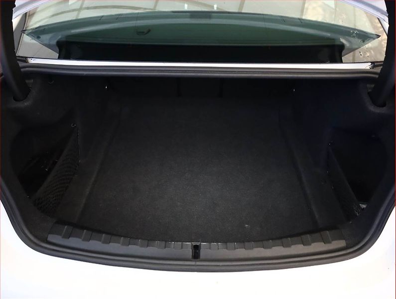 BMW Řada 3 (2020) 330 i, ČR, A/T, Kůže, Serviska - fotka 12 z 16