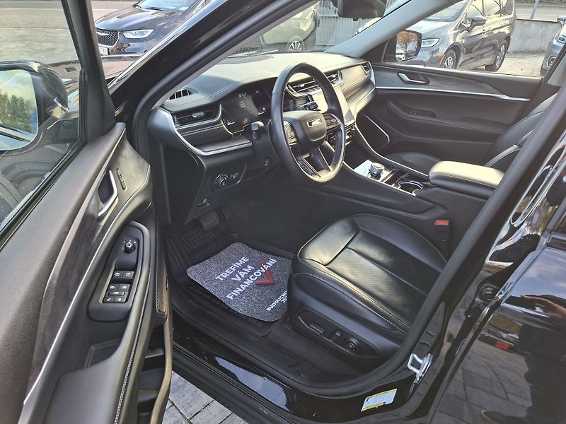 Jeep Grand Cherokee (2022) 3,6L V6 4X4 LONG LIMITED 6míst - fotka 9 z 38