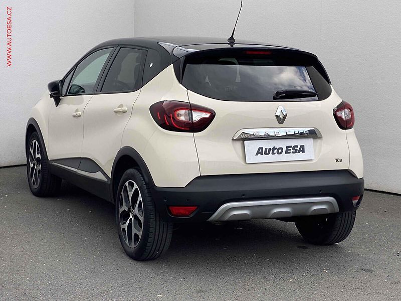 Renault Captur (2017) 1.2 TCe, Intense, AT, navi - fotka 6 z 17