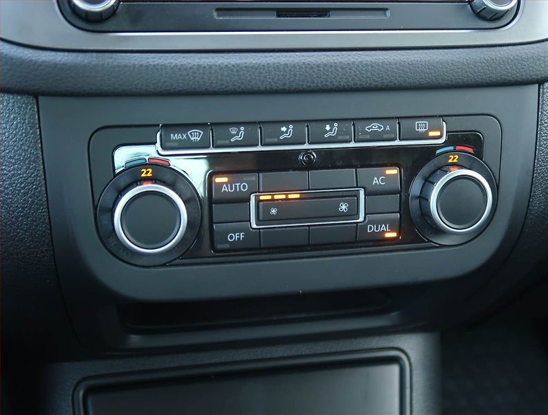 Volkswagen Tiguan (2010) 2.0 TDI, 4X4, ČR,1.maj - fotka 15 z 21