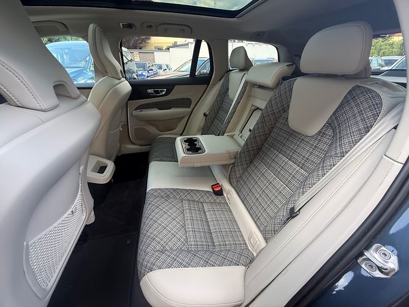 Volvo V60 (2018) D4 Momentum - Automat - 140 kW - fotka 16 z 28