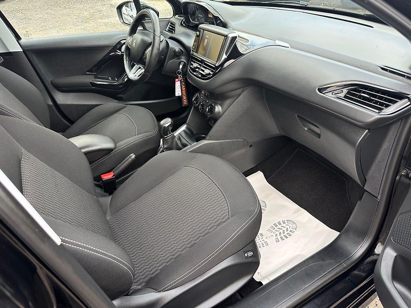 Peugeot 208 (2017) 1,2 61kw - fotka 14 z 23