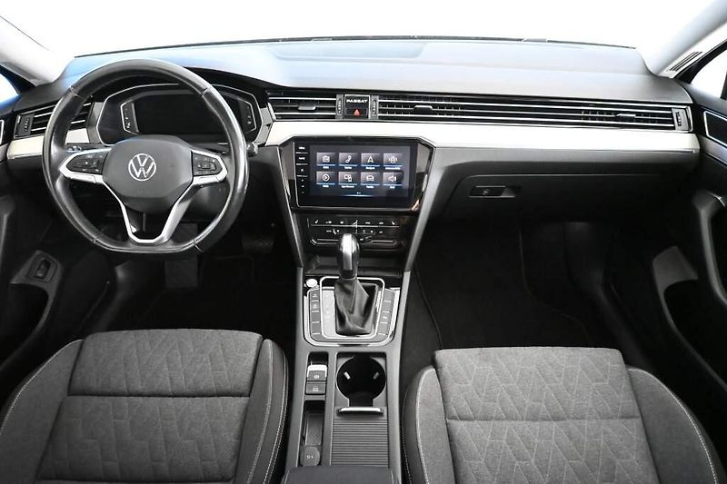 Volkswagen Passat (2023) 2.0 DSG Matrix LED ACC VIRTUAL - fotka 12 z 35