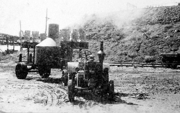 Traktor Lanz Bulldog a speciálně upravený valník pro tvorbu umělé mlhy, ze dne 23. srpna 1944., zdroj: Se svolením Severočeského leteckého archivu Most