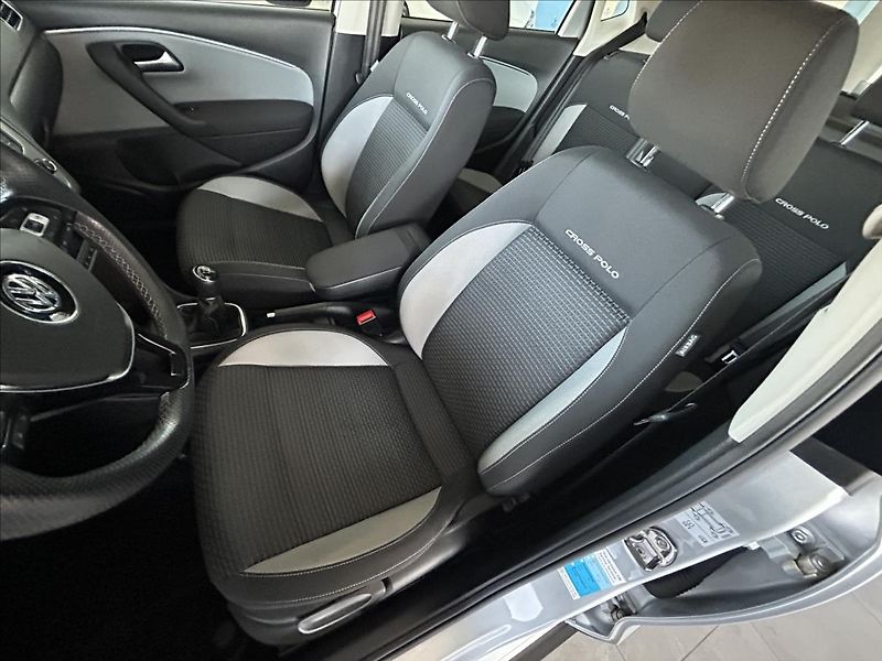 Volkswagen Polo 1,2   TSI,CROSS,SERVISKA,1.MAJ - fotka 22 z 26