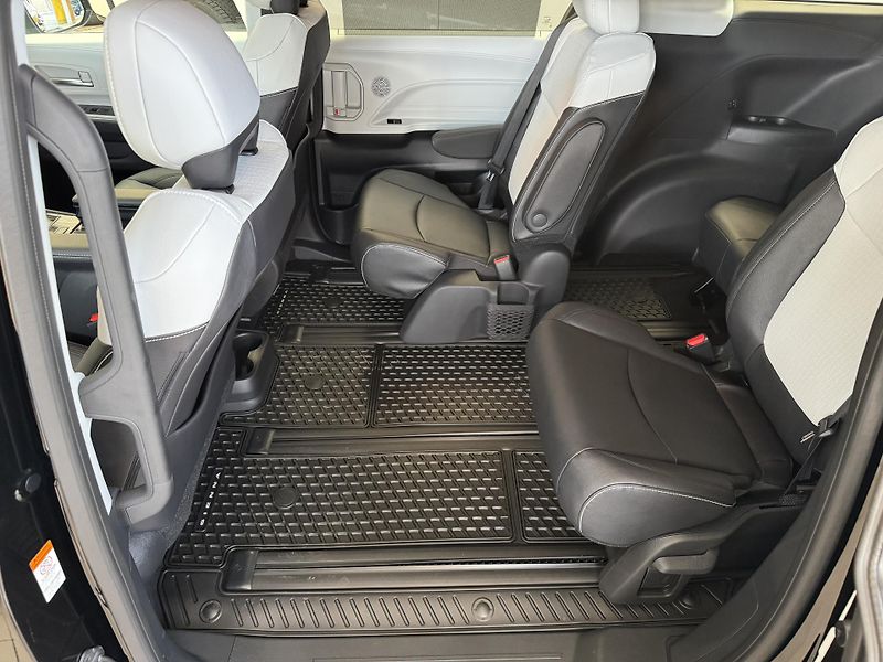 Toyota Sienna XSE 2,5 HEV AWD - fotka 15 z 46