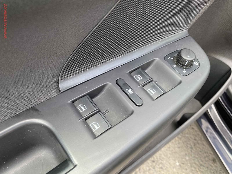 Volkswagen Golf (2011) 1.4 TSi, Comfortline - fotka 13 z 18