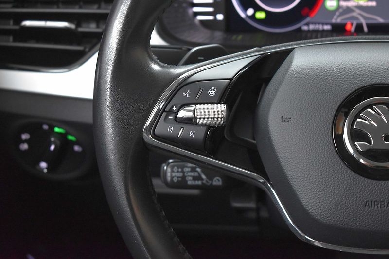 Škoda Kamiq 1.5TSI DSG*STYLE*ACC*KAMERA*ČR - fotka 18 z 42
