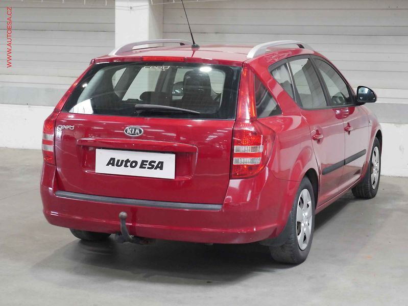 Kia Ceed (2009) 1.4i, 1.maj,ČR, AC - fotka 6 z 16