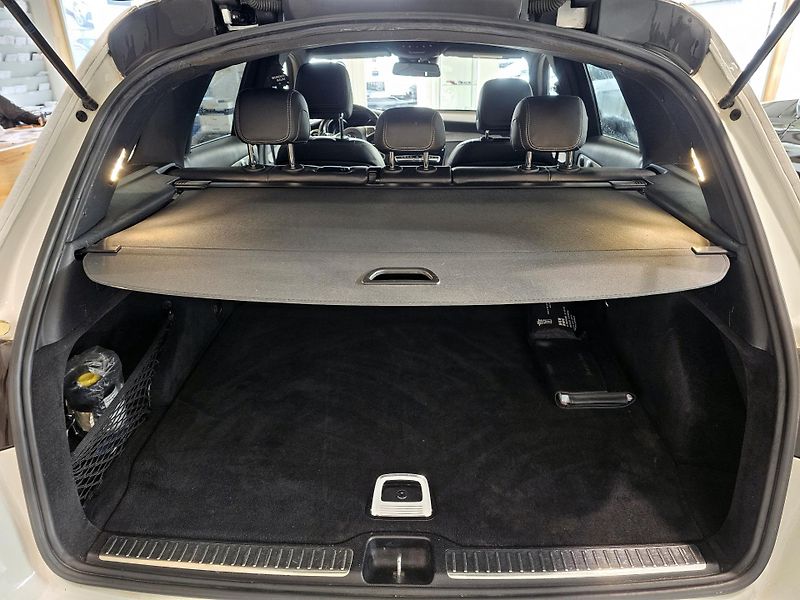 Mercedes-Benz GLC 220d 4M AMG Burmester tažné - fotka 14 z 17