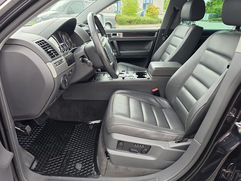 Volkswagen Touareg (2006) 3.0TDI 165Kw King Kong - fotka 11 z 26