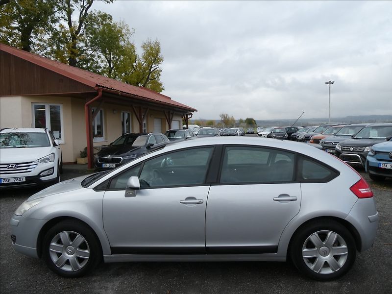Citroën C4 1,6 i 80kW 2x kola, serviska - fotka 4 z 33