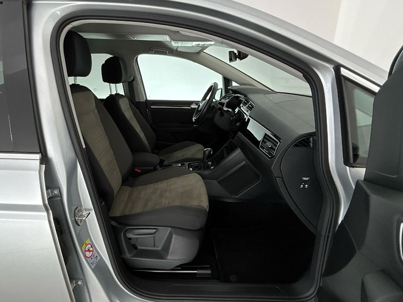 Volkswagen Touran Highline DSG - fotka 9 z 29